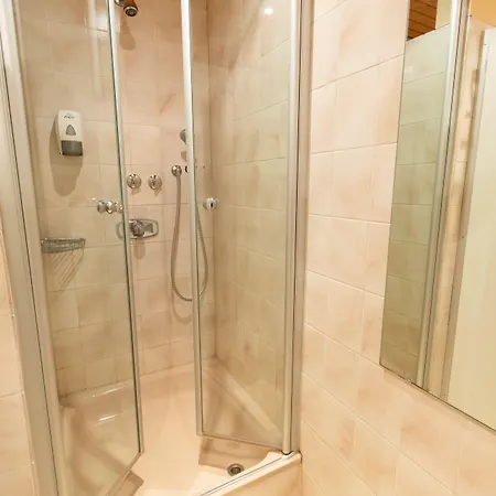 Landgasthof Ratz 2* ライナウ